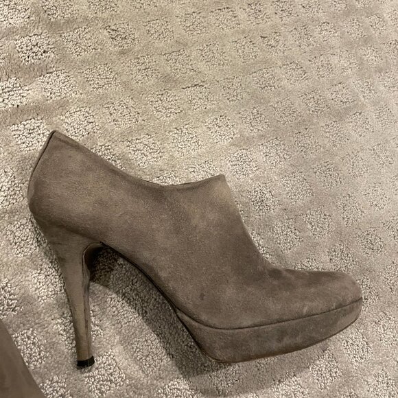 STUART WEITZMAN Suede Cover Up Botties Platform Heels Fog size 8 - Picture 6 of 10